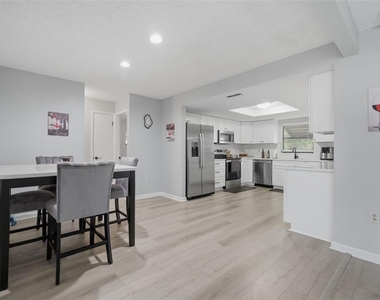 6310 Gainsboro Avenue - Photo Thumbnail 8