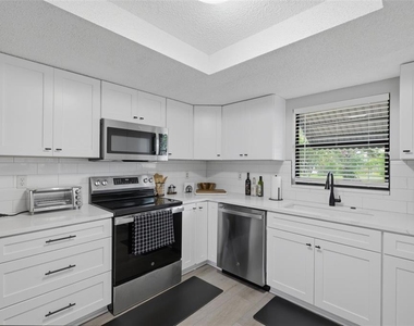 6310 Gainsboro Avenue - Photo Thumbnail 13