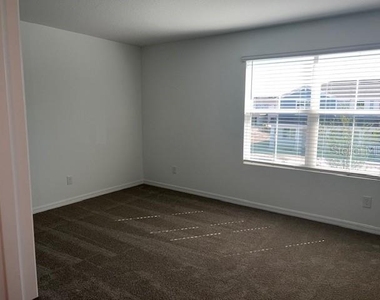 642 Belgrove Street - Photo Thumbnail 9