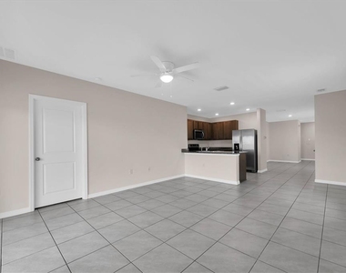 17066 Oval Rum Drive - Photo Thumbnail 8