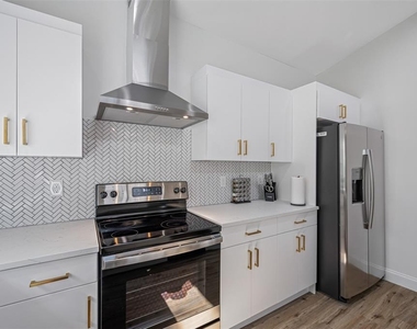 3717 E Clifton Street - Photo Thumbnail 19