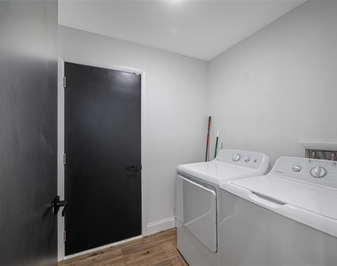 3717 E Clifton Street - Photo Thumbnail 20