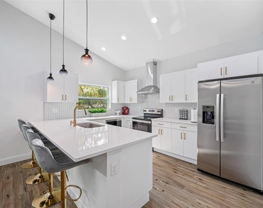 3717 E Clifton Street - Photo Thumbnail 15