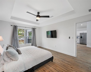 3717 E Clifton Street - Photo Thumbnail 24