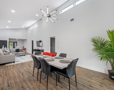 3717 E Clifton Street - Photo Thumbnail 13