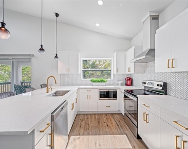 3717 E Clifton Street - Photo Thumbnail 16