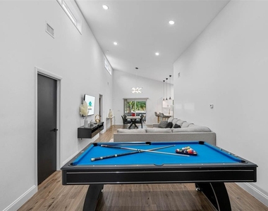 3717 E Clifton Street - Photo Thumbnail 60