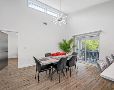 3717 E Clifton Street - Photo Thumbnail 9