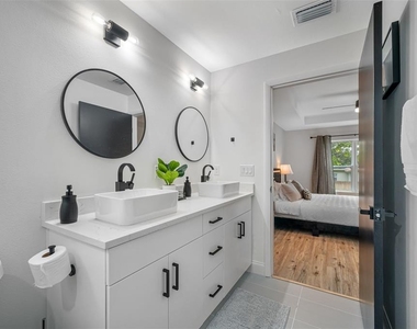 3717 E Clifton Street - Photo Thumbnail 30