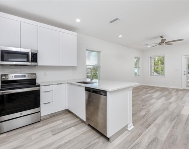 915 E 15th Avenue - Photo Thumbnail 19