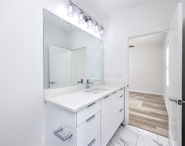 915 E 15th Avenue - Photo Thumbnail 35