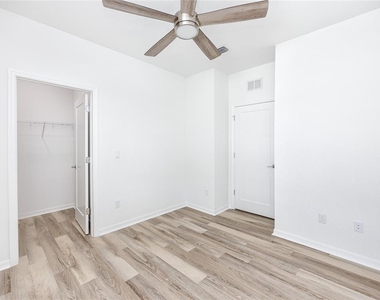 915 E 15th Avenue - Photo Thumbnail 27
