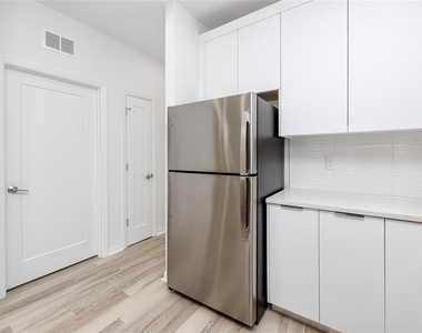 915 E 15th Avenue - Photo Thumbnail 18