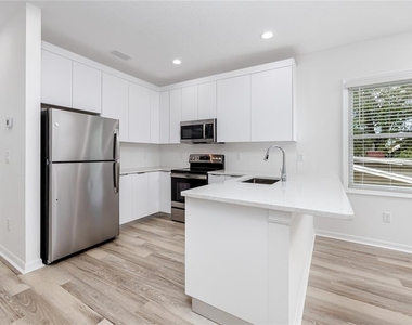 915 E 15th Avenue - Photo Thumbnail 15