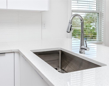 915 E 15th Avenue - Photo Thumbnail 20