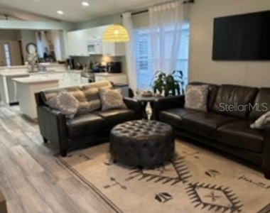 11308 Palm Island Avenue - Photo Thumbnail 3