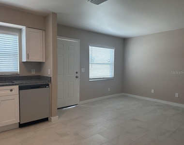 113 S Fremont Avenue - Photo Thumbnail 4