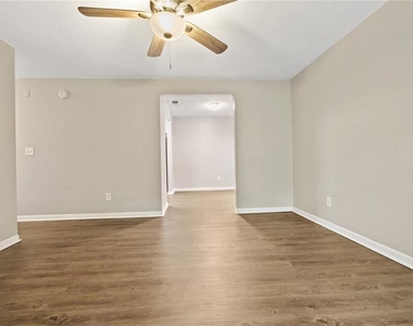 1221 E Mohawk Avenue - Photo Thumbnail 4