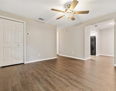 1221 E Mohawk Avenue - Photo Thumbnail 3
