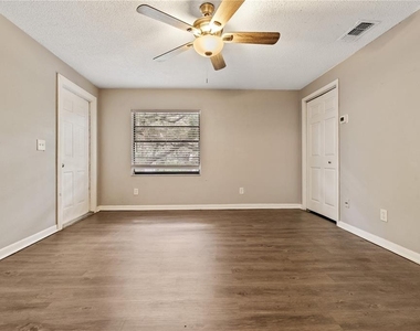 1221 E Mohawk Avenue - Photo Thumbnail 2