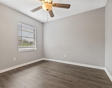 1221 E Mohawk Avenue - Photo Thumbnail 9