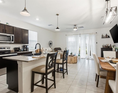 16119 Glowing Grove Avenue - Photo Thumbnail 9