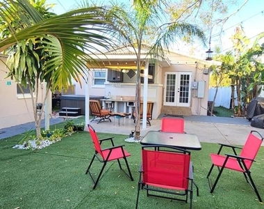 2306 W Saint Joseph Street - Photo Thumbnail 16