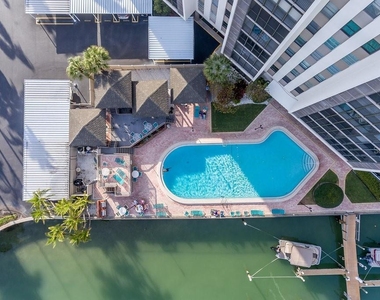 10355 Paradise Boulevard - Photo Thumbnail 5
