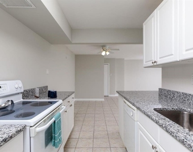 10355 Paradise Boulevard - Photo Thumbnail 9