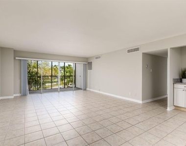 10355 Paradise Boulevard - Photo Thumbnail 12