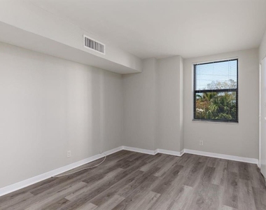 10355 Paradise Boulevard - Photo Thumbnail 15