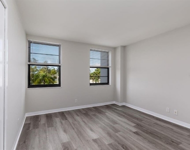 10355 Paradise Boulevard - Photo Thumbnail 16