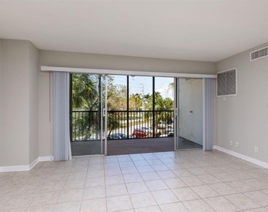 10355 Paradise Boulevard - Photo Thumbnail 13