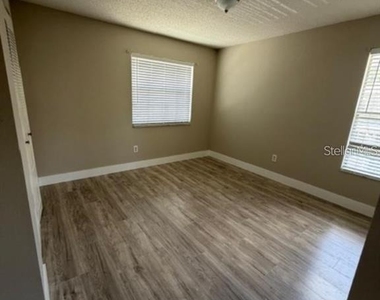 7202 E Bank Drive - Photo Thumbnail 5