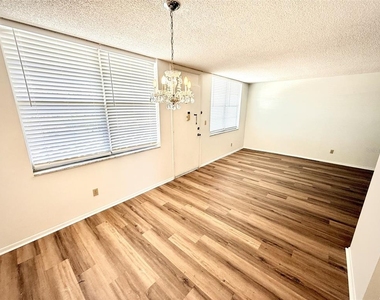 4880 Locust Street Ne - Photo Thumbnail 2