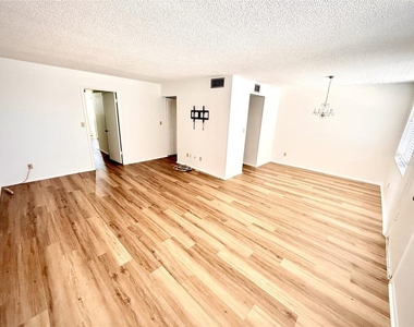 4880 Locust Street Ne - Photo Thumbnail 5