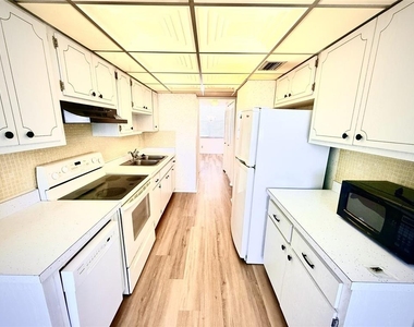 4880 Locust Street Ne - Photo Thumbnail 6
