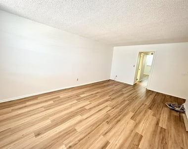 4880 Locust Street Ne - Photo Thumbnail 10