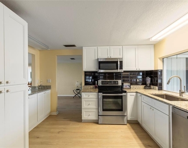 3228 Rock Valley Drive - Photo Thumbnail 8