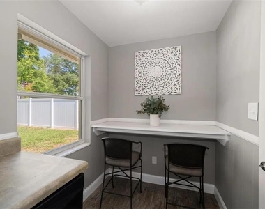 2132 Isabelle Street - Photo Thumbnail 2