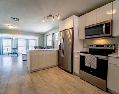 4825 Floramar Terrace - Photo Thumbnail 2