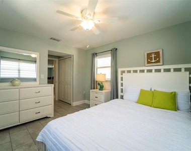4825 Floramar Terrace - Photo Thumbnail 6