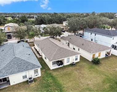 7833 Carriage Pointe Drive - Photo Thumbnail 10