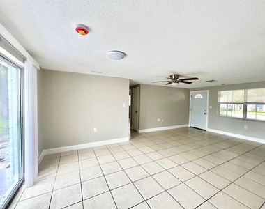 3323 Fairmount Drive - Photo Thumbnail 7