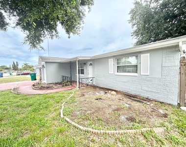 3323 Fairmount Drive - Photo Thumbnail 3
