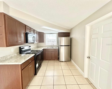 3323 Fairmount Drive - Photo Thumbnail 9