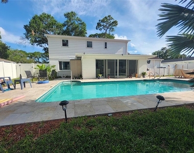 1279 86th Avenue N - Photo Thumbnail 3