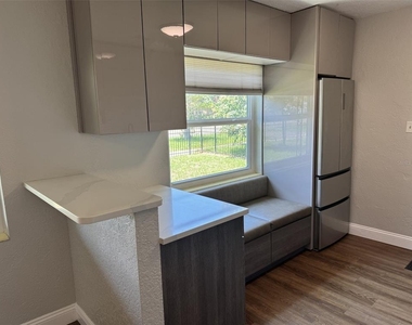 2845 9th Avenue N - Photo Thumbnail 6