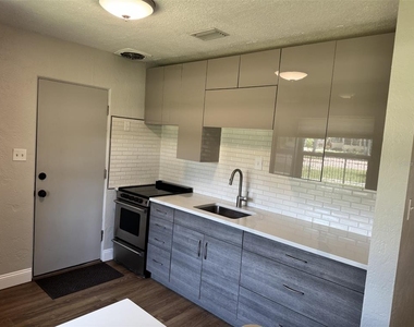 2845 9th Avenue N - Photo Thumbnail 4