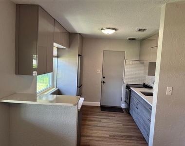 2845 9th Avenue N - Photo Thumbnail 8
